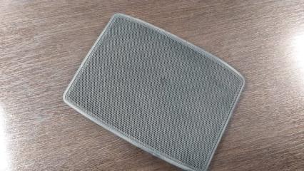 Запчасть решетка динамика BMW 520d 2009