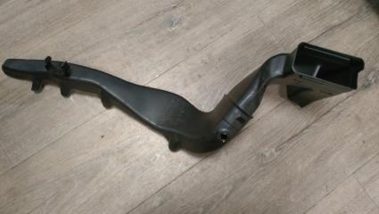 Запчасть воздуховод правый VOLKSWAGEN Touareg 2013