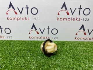 Фото запчасти клипса кузова Mercedes-Benz C-Class 2012 контрактная запчасть Запчасть клипса кузова Mercedes-Benz C-Class 2012