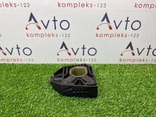 Запчасть крепление радиатора Audi A3 2009