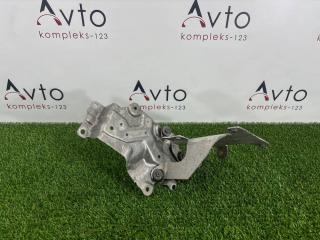 Кронштейн воздушного фильтра Audi A8 2009