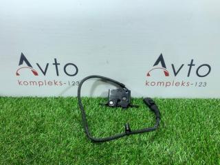 Замок капота Audi A8 2009