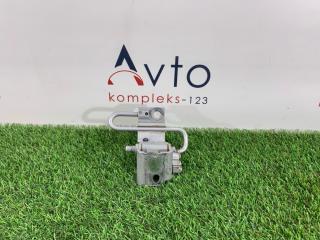 Петля двери передняя правая Audi A8 2009