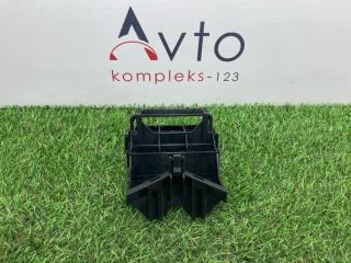 Запчасть кронштейн блока предохранителей Audi S4 2012