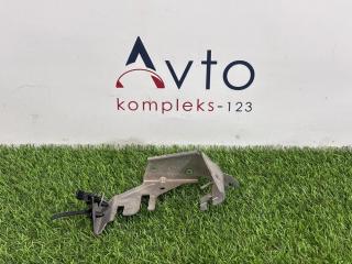 Запчасть кронштейн Audi S4 2012