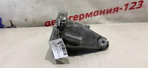 Опора двигателя левая Mercedes C180 2011