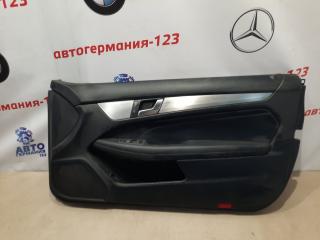 Обшивка двери правая Mercedes C180 2012