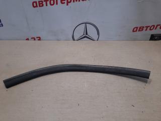 Уплотнение капота Mercedes E250 2010