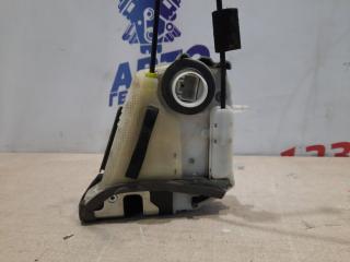 Замок двери задний левый Toyota Prius xw30