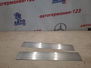 Запчасть накладка на порог задняя Mercedes GL550 2006
