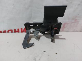 Крючок капота Q7 2010 4L