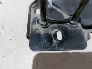 Крючок капота Q7 2010 4L