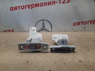 Петля двери задняя левая Mercedes C180 2017