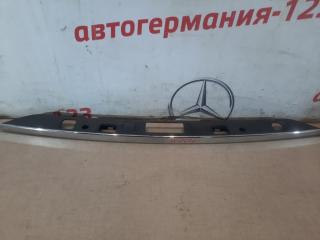 Накладка двери багажника Mercedes C180 2012
