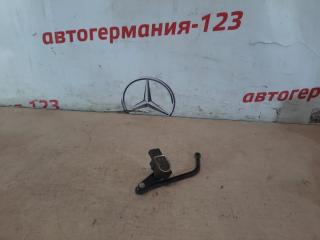 Датчик высоты дорожного просвета Mercedes C180 2012