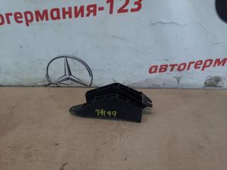 Запчасть кронштейн Mercedes A180 2013