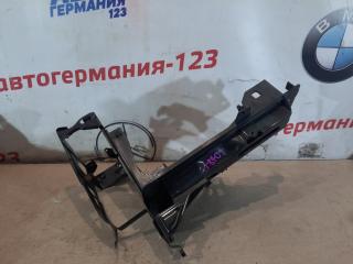 Кронштейн фары правый BMW 520d 2012