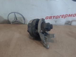 Помпа Mercedes C200 2011