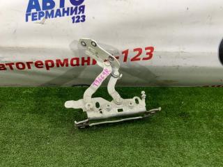 Петля капота правая Mercedes C200 2011