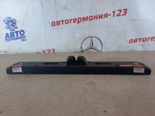 Запчасть накладка замка багажника Mercedes S class 2006