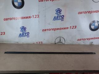 Уплотнитель передний левый Mercedes GLK300 2009