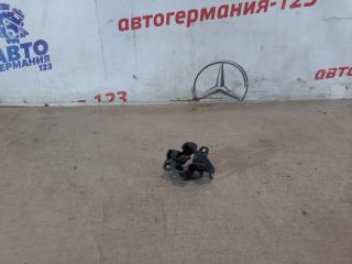Запчасть замок капота Mercedes GL450 2006