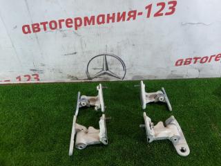 Петля двери передняя Mercedes GLA180 2014