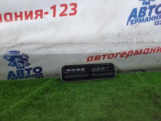 Запчасть решетка вентиляционная Mercedes C200 2013