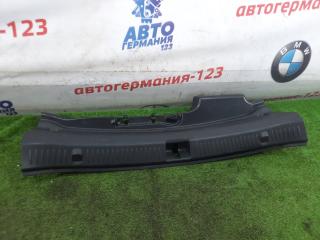 Накладка замка багажника Mercedes E220d 2017 контрактная Накладка замка багажника Mercedes E220d 2017