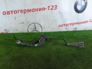 Датчик высоты дорожного просвета передний правый Mercedes C200 2013