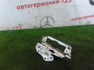 Петля капота левая Mercedes C200 2013
