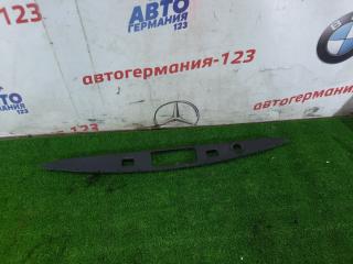 Накладка замка багажника Mercedes E220d 2017 контрактная Накладка замка багажника Mercedes E220d 2017