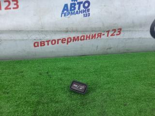 Запчасть кнопка открывания багажника Mercedes GLA180 2015