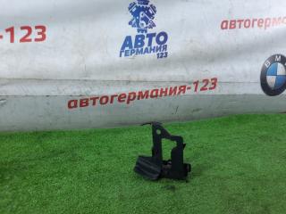 Крючок капота Mercedes E300 2013 контрактная Крючок капота Mercedes E300 2013