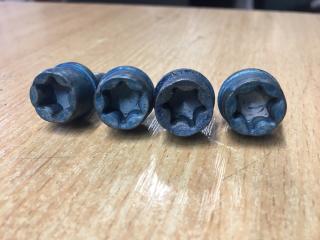 Фото запчасти болт насоса акпп Mercedes C180 2015 контрактная запчасть Запчасть болт насоса акпп Mercedes C180 2015