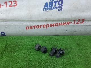 Запчасть отбойник капота Mercedes V220 2017