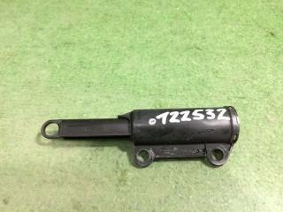 Демпфер бардачка Subaru Forester 2011 контрактная Демпфер бардачка Subaru Forester 2011