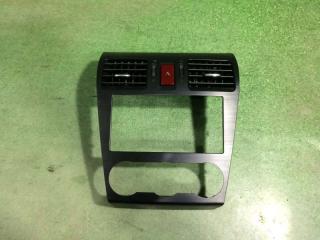 Консоль магнитофона Subaru Forester 2013 контрактная Консоль магнитофона Subaru Forester 2013