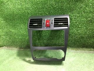 Консоль магнитофона Subaru XV 2012 контрактная Консоль магнитофона Subaru XV 2012