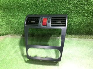 Консоль магнитофона Subaru XV 2012 контрактная Консоль магнитофона Subaru XV 2012