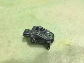 Датчик airbag Toyota Passo 2011