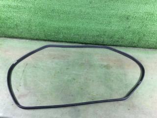 Уплотнительная резинка двери багажника Subaru Impreza 2002