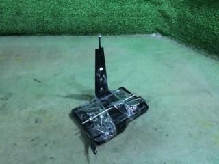 Крепление аккумулятора Toyota Passo 2016