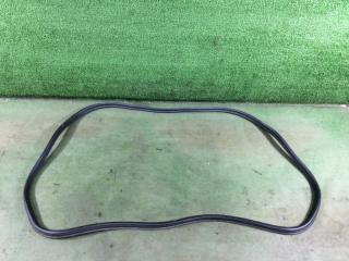 Уплотнительная резинка двери багажника Toyota Passo 2016