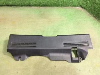 Накладка замка багажника Subaru Impreza 2004 контрактная Накладка замка багажника Subaru Impreza 2004