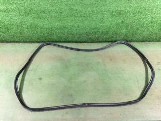 Уплотнительная резинка двери багажника Subaru Impreza XV 2010