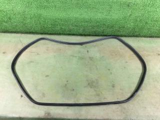 Уплотнительная резинка двери багажника Subaru Impreza 2006