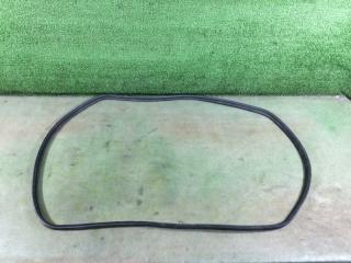Уплотнительная резинка двери багажника Subaru Impreza 2006