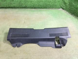 Накладка замка багажника Subaru Impreza 2005 контрактная Накладка замка багажника Subaru Impreza 2005