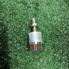 Запчасть концевик педали тормоза TOYOTA ALTEZZA 2000